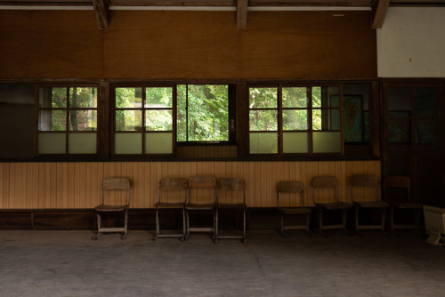 瓶詰めヒヨコ廃校Abandoned school