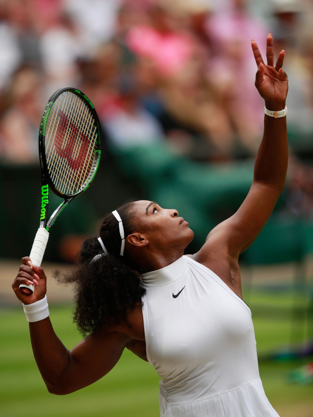 nerd-utopia:  Serena Williams beats Angelique Kerber 7-5, 6-3 in Wimbledon final