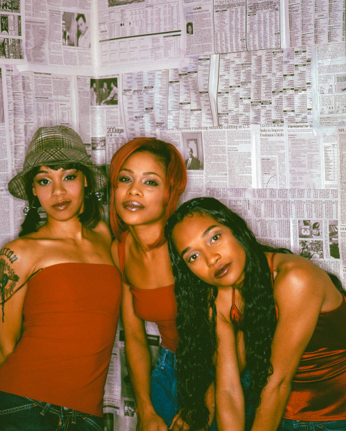 strappedarchives:TLC photographed by Ron Davis during a studio portrait session in Hollywood, CA - 1