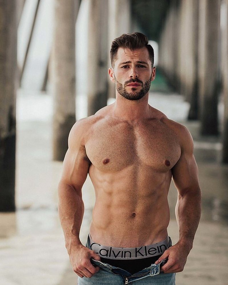 fedrikw:Quin Brucehttps://www.instagram.com/quin_bruce/