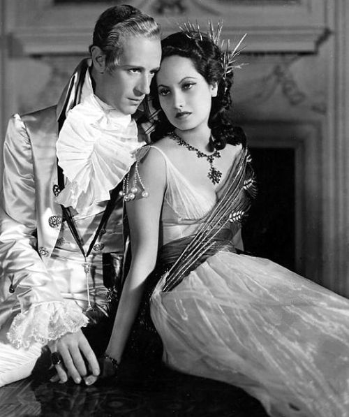 Portrait of Leslie Howard and Merle Oberon in The Scarlet Pimpernel directed by Harold Young, 1934