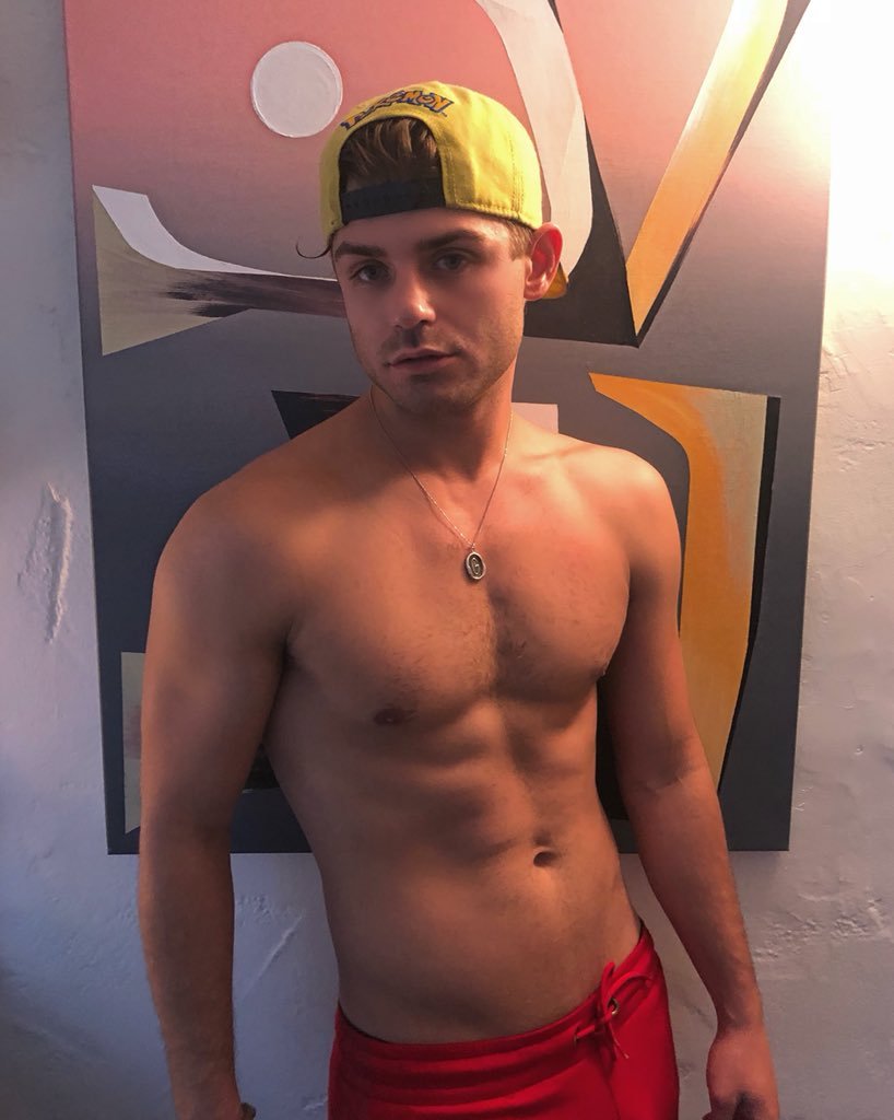 hotcelebs2000:  GARRETT CLAYTON