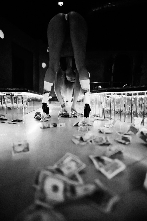 crystalclearpleasures:  http://crystalclearpleasures.com/  There’s always been something slightly degrading watching a stripper do the dollar bill scrounge after her performance.  Working for ũs and ŭs, often times still completely naked.  It