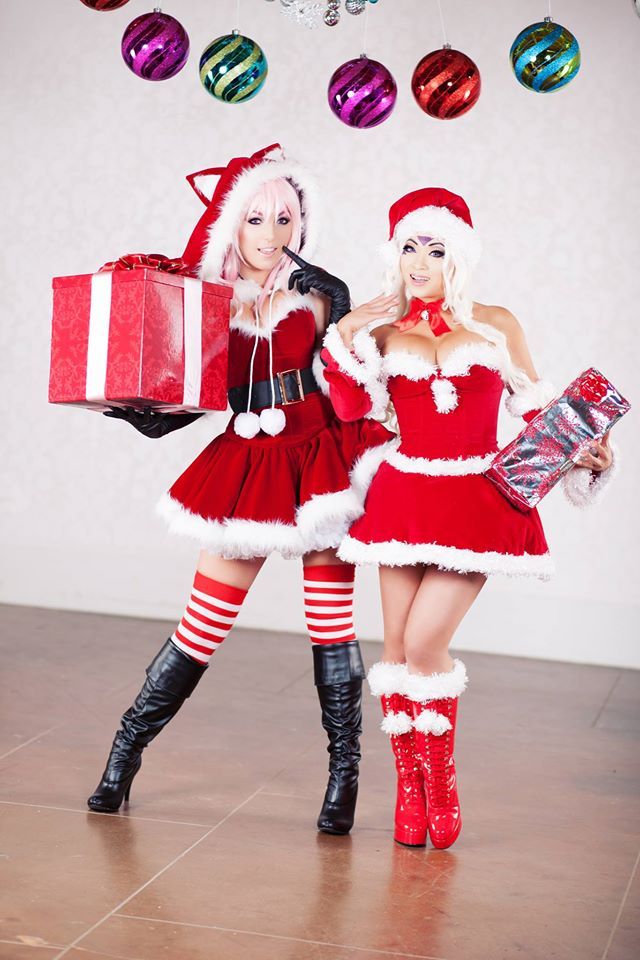 kamikame-cosplay:  Check out this adorable shot of Jessica Nigri and Yaya Han wearing