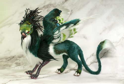  INSTAGRAM  |   BOOSTY  |  PATREON  | Emerald Griffin art dollHe’s a quite friendly lad :) Super scu