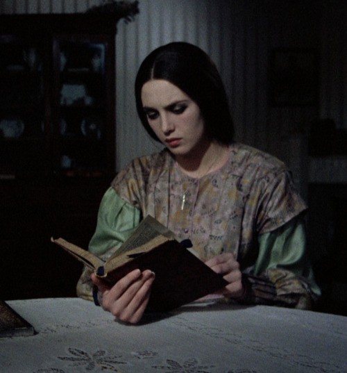 blanchefordubois:Isabelle Adjani in Nosferatu the Vampyre (1979), dir. by Werner Herzog.