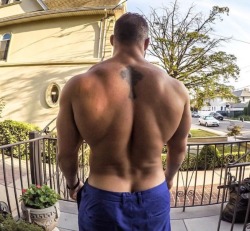 blkguylovesbears:Love straight guys ass crack