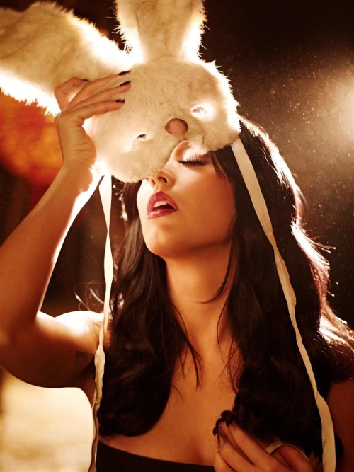 jenamaroney:  katy perry on the set of ahs: freak show 