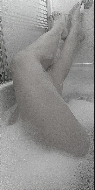 Sex ellenann1616:  Having a hot bath and thinking pictures