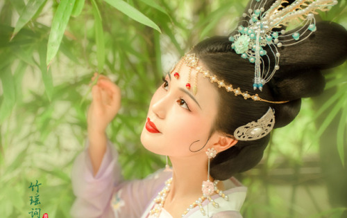 hanfugallery: Traditional Chinese hanfu by 公子芸_