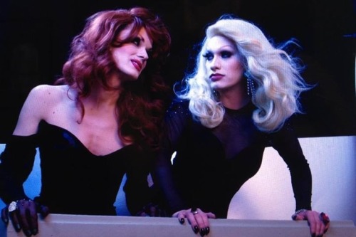 mrrobotico:  midmid333:  “Death Becomes Her” Meryl Streep and Goldie Hawn (1992) Jinkx Monsoon and Ivy Winters (2013)  Omg yes 