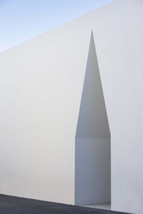 thisispaper: A meeting centre monolithically carved by Aires Mateus