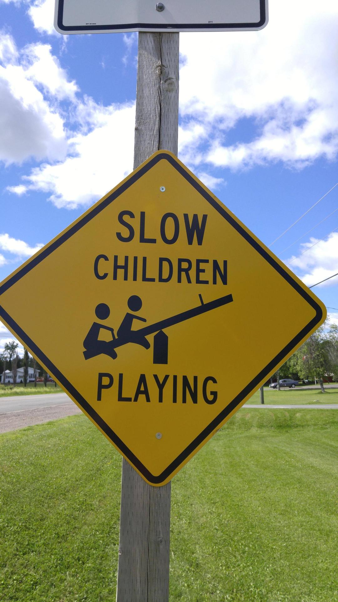 welele:  Niños lentos jugando