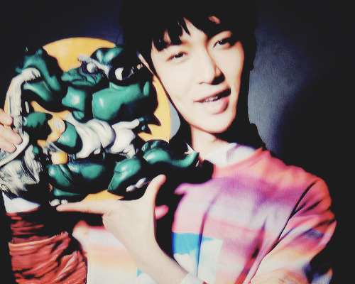 parkchny:  LAY - Contemporary Pop magazine Weibo update.  