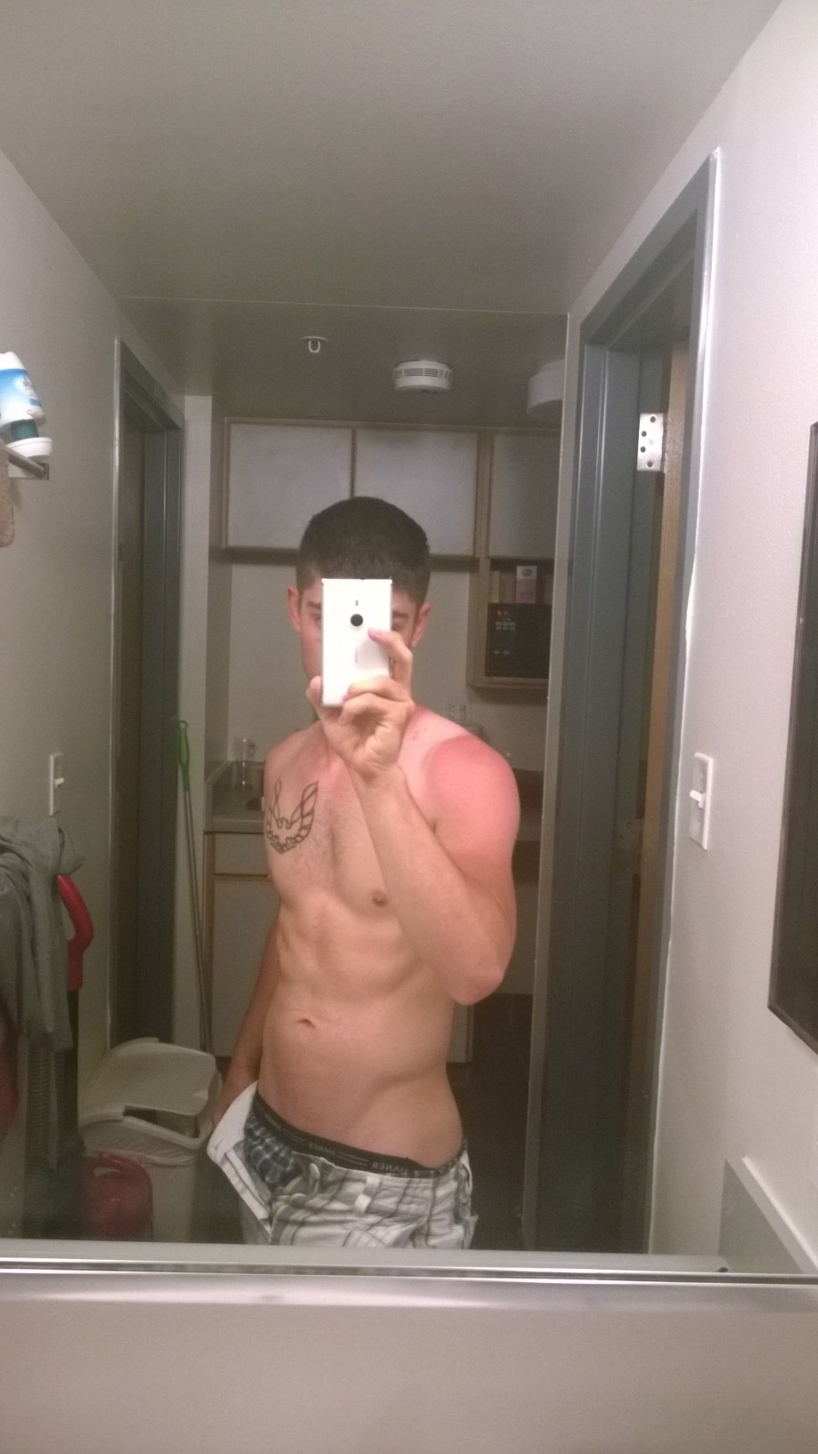 str8guysgonewild:  Air Force cutie:) he showed ass today….