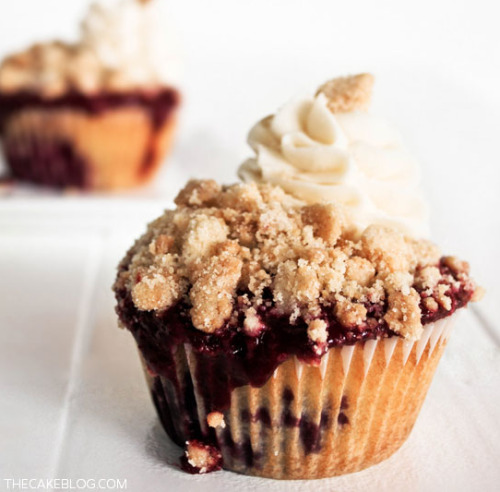 fullcravings:  Blackberry Cobbler Cupcakes