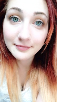 stormyweatherlilike:  I’m so pretty. (And vain)  You&rsquo;ve got very beautiful eyes loving your hair colour :).