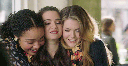 suttxnbrady: the trio in every episode | 2.02 “(…) we don’t tear each other down.