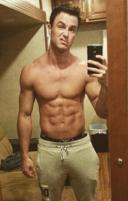 zacefronsbf:  Ryan Kelley + mirror selfies