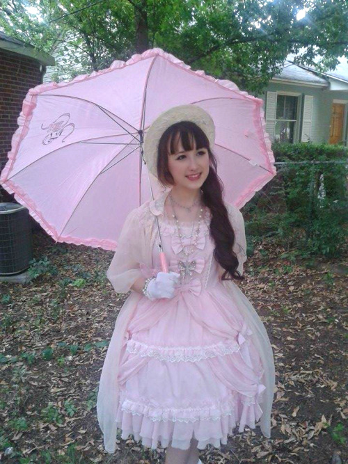 pinkcutenesswonderland:  8.17.14. Todays coord, I wanted something really lacy. Unfortunately, when I was getting ready and storm came through and I only had about 10 minutes to finish up accessorizing . The rain literally started pouring once we got