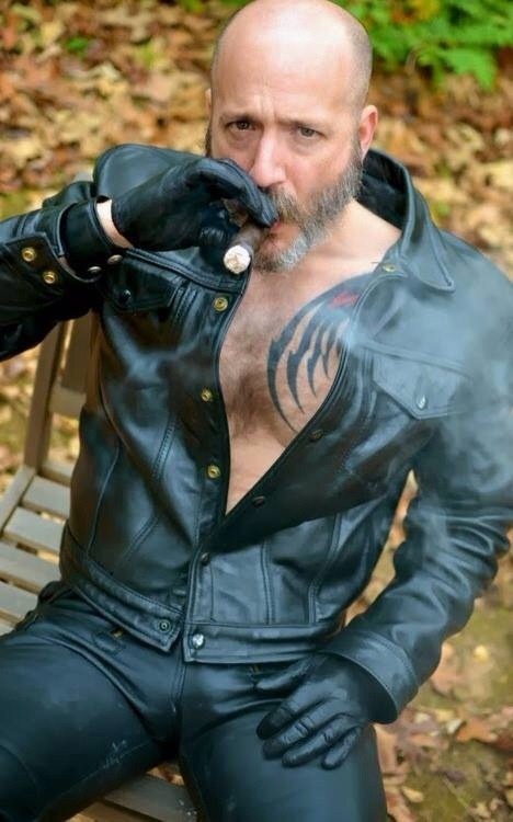 davebear9a:  Gar + leather glove