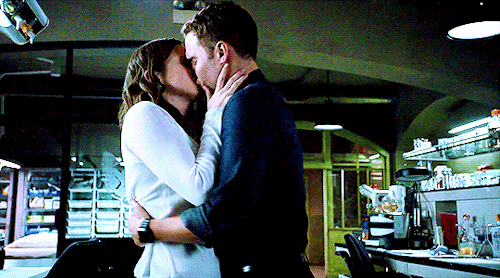 jemmablossom:30 Day AOS Challenge ● Day 27: Favourite Kiss ➼ Fitzsimmons’ first kiss from 3x08 “Many