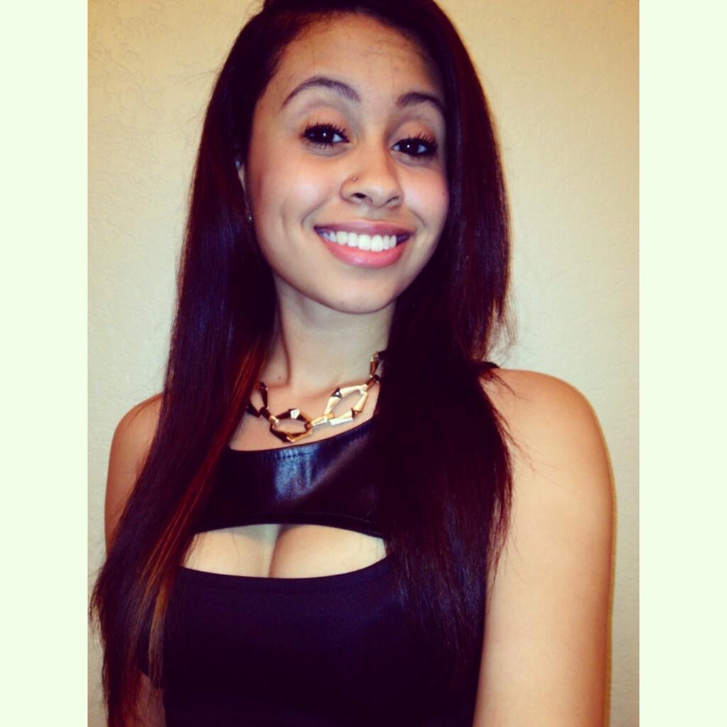 blacklatinaaa:  Ready for work 💁 