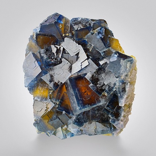 hematitehearts: Ink Blue Fluorite on Yellow CoreLocality: Beihilfe Mine, Halsbrucke, Freiberg, Saxon