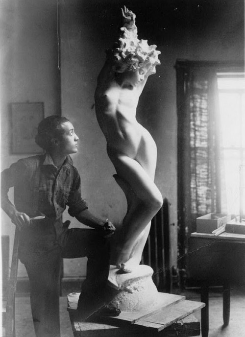 tatteredfingers:  Isamu Noguchi with Undine, 1925 