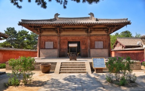 南禅寺 Nanchan Temple was built in 782 during China’s Tang dynasty, and its Great Buddha Hall is 