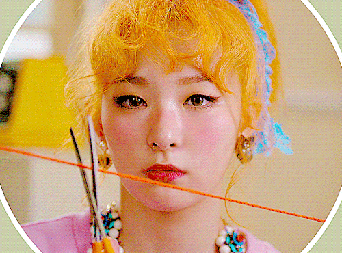 klmwonsik:“Oh you’re always like “love is game”, You say it’s light and easily enjoyed. Why do you keep saying these bad things, trying to avoid me? RUSSIAN ROULETTE (2016), RED VELVET
