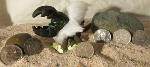 rebexorcist:  Fluffy tiny Centipeetle! 