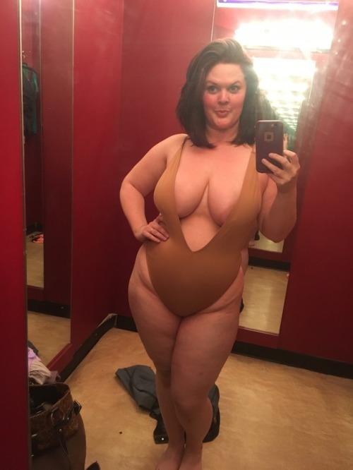 eulogy1776: boobsbrewsnbones: Goofin off! Beautiful woman