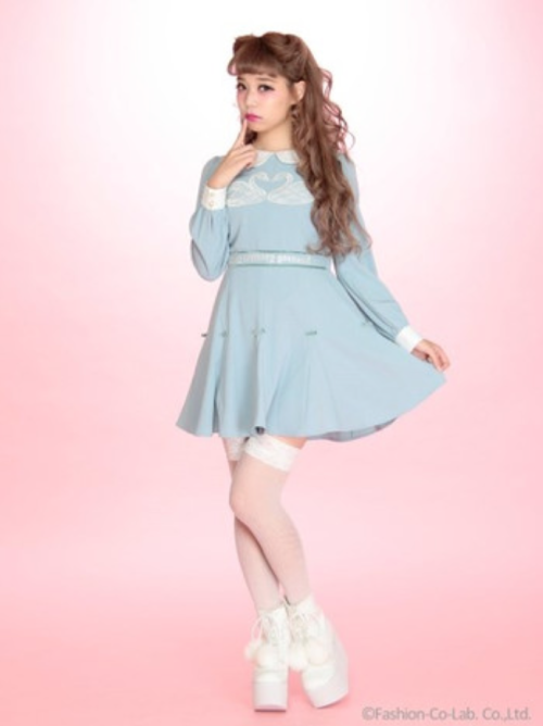 mahouprince:  Swankiss Bonbon Lace Boots(these shoes qualify for free shipping + find out how to receive 10% off your order!)