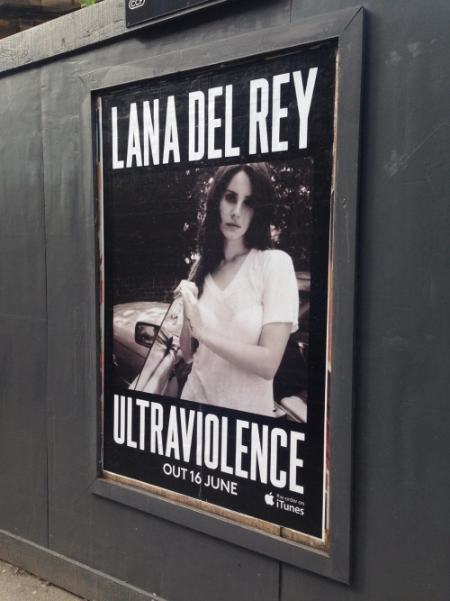lana-for-life:  Look what I saw… 