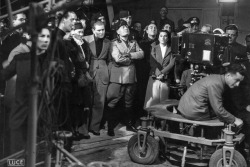 1) Benito Mussolini a Cinecittà con il figlio Vittorio, sceneggiatore e produttore cinematografico italiano. Diresse la rivista Cinema sulla quale scriveva fra gli altri Luchino Visconti. Presidente dell'Alleanza Cinematografica Italiana. Nel 1941 ereditò