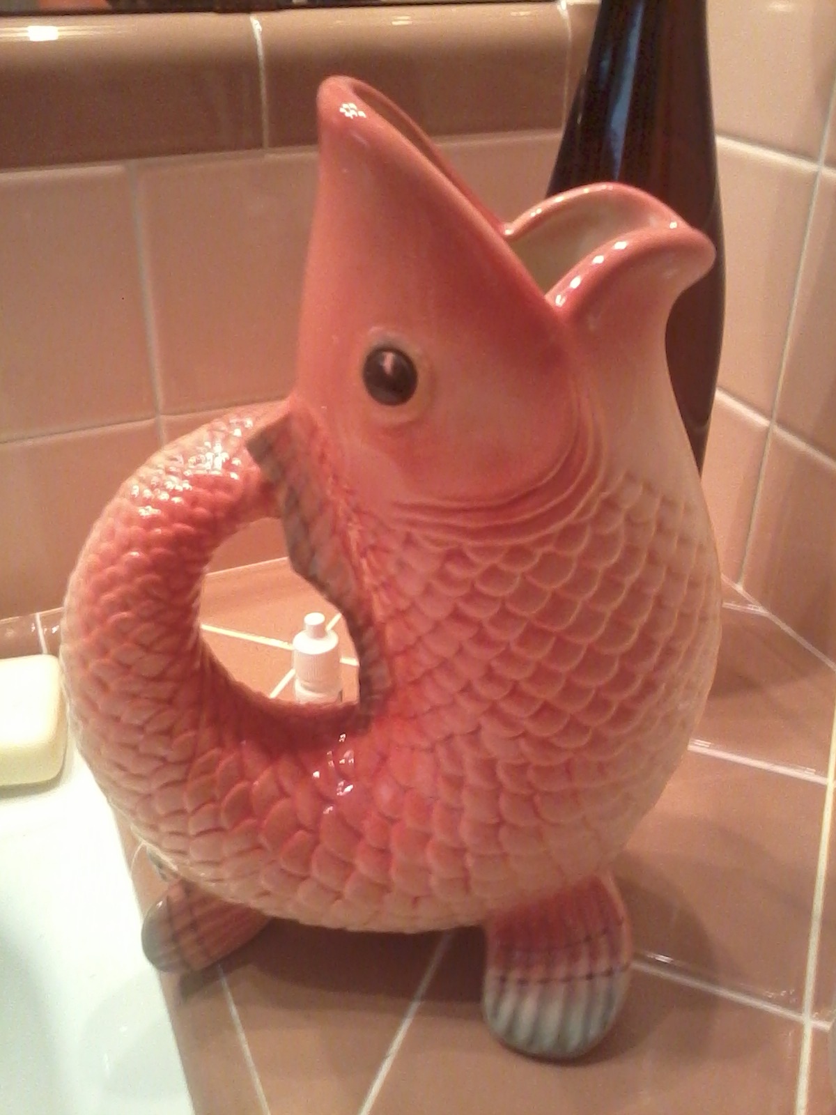 leonuslion:  tapthatguy-x-version:  Fish ceramic standing in for FLESHLIGHT. Okay.