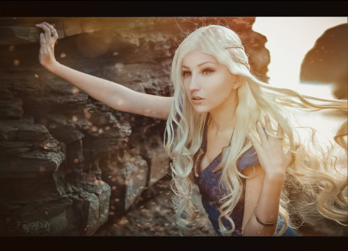 cosplayfanatics:  Daenerys Targaryen by elara-dark 