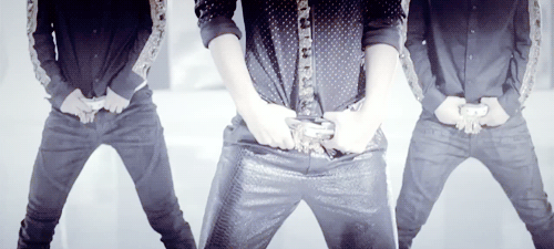 kpopthighsandtushes:  fuck. my life.  