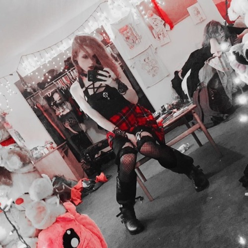 lolicyanide: Whoops halloween gf reveal oh well ;3 