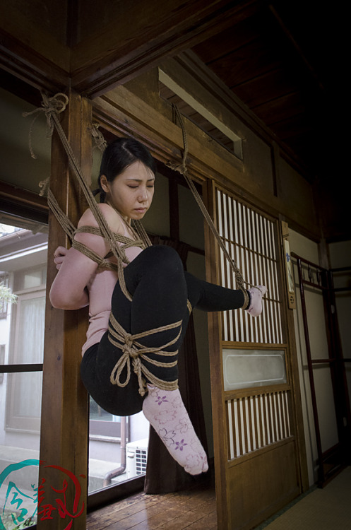 kinbakunokaiji:  Pivate lessons with Akira Naka sensei. at : スタジオ六本木倶楽部 Model : Iroha Shizuki Kinbaku & Photo : Isabelle Hanikamu 