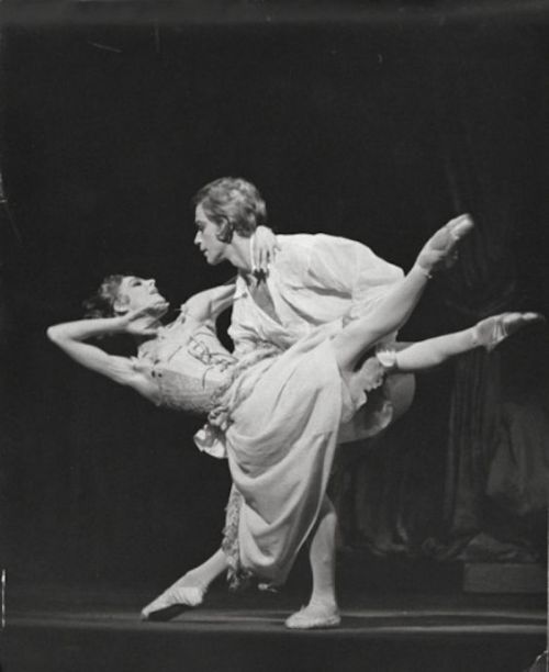 Antoinette Sibley and Anthony Dowell as Manon and Des Grieux in 1974.