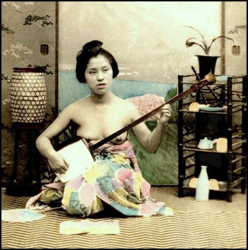 nativenudity: Topless Japanese geisha. Via Okinawa Soba.