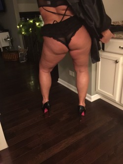 mrnmrssucknfuck:  Happy new year u kinky fuckers!! I know I’m digging taking these pics!!