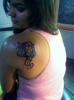 fuckyeahtattoos:  Lion tattoo to represent my inner Leo. Got it at Eternal Tattoos by Craig in Michigan, USA.   This reminds me of Mufasa telling Simba to remember who he is as he floats away in a swirl of clouds:) 