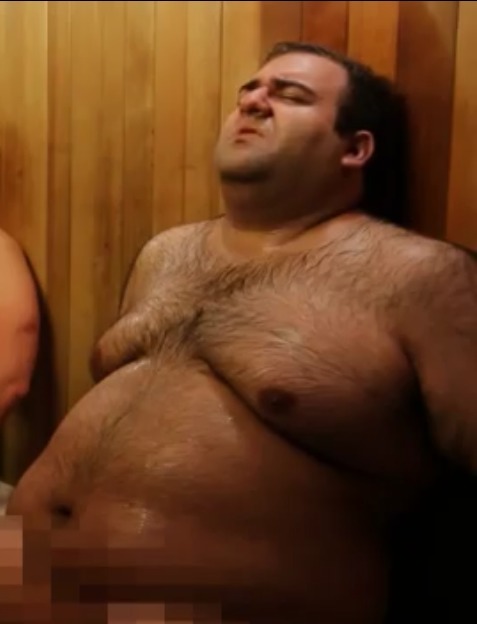 gulobear:  tanito27:  cbdlover573:  chubsearcher:  I’m feeling hot hot hot!! Really