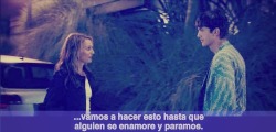 siendoestupidoseras-feliz1313:  soy-un-kishiranosaurio-salvaje:  fiolak:  Nosotros no elegimos de quien nos enamoramos .. Pero es una locura decirle NO al amor…  alguien me dice que pelicula es esta D: :cc   Amigos con beneficios