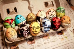 jedi-in-streets-sith-in-sheets:  onlywanderlust: huffingtonpost:  I’m starting early on practicing painting my Easter eggs this year. (Source: Pinterest, Imgur, Flickr)  Eeeee  So cooooool 