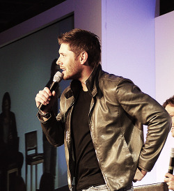 phascinationphases:  jensenfans:  [x]  This outfit? I will love it forever.  