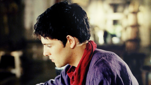 thegreymoon:charlyjayne:Physician!Merlin.I have an au for this in my head where Merlin never becomes